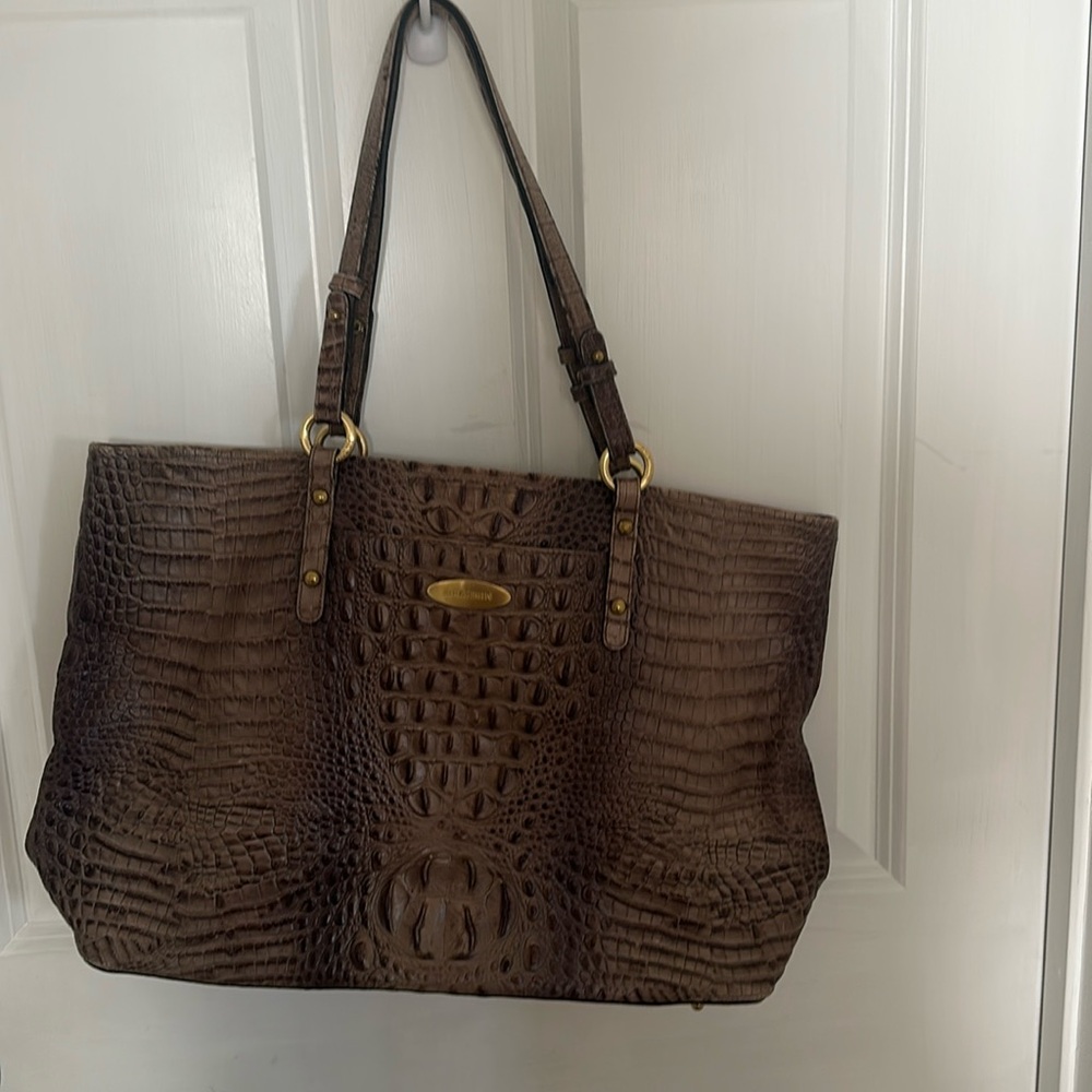 Brahmin big bag
Taupe color 
Holds everything